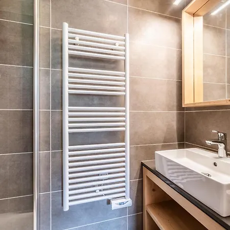 Opale - By Emerald Apartment *